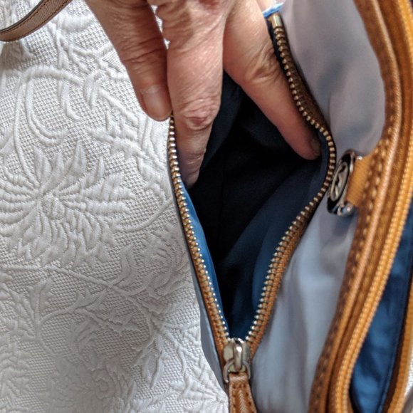 Michael Kors * Kempton Small Pocket Crossbody Bag - Picture 7 of 11